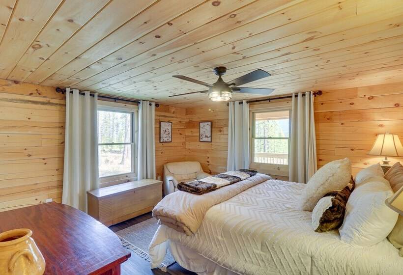 Secluded Cabin W/ Mtn Views ~ 33 Mi To Bigfork!