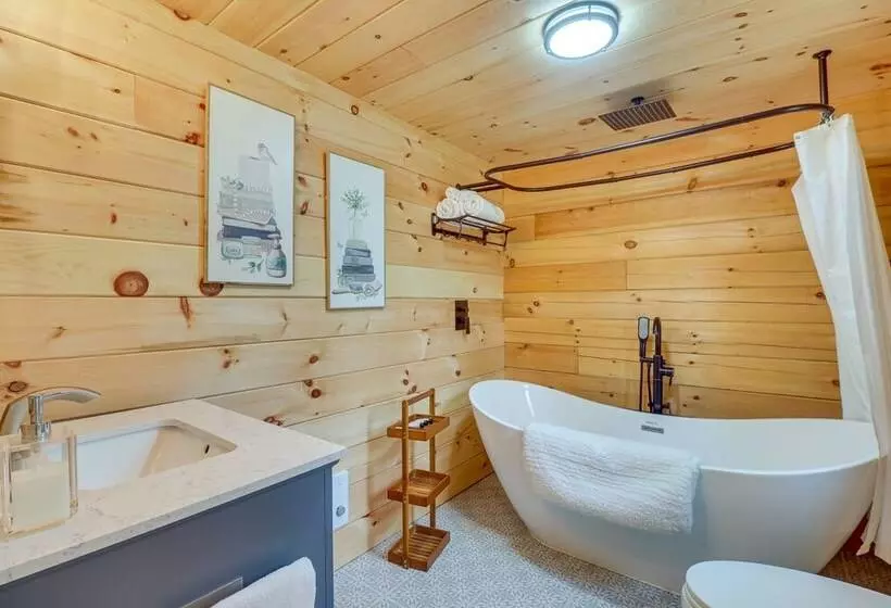 Secluded Cabin W/ Mtn Views ~ 33 Mi To Bigfork!