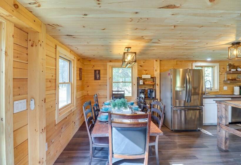 Secluded Cabin W/ Mtn Views ~ 33 Mi To Bigfork!