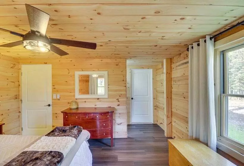 Secluded Cabin W/ Mtn Views ~ 33 Mi To Bigfork!