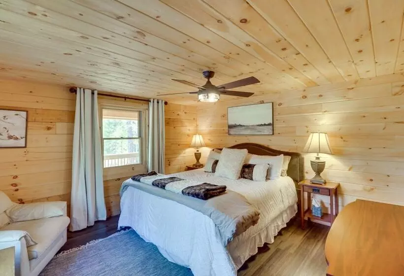 Secluded Cabin W/ Mtn Views ~ 33 Mi To Bigfork!