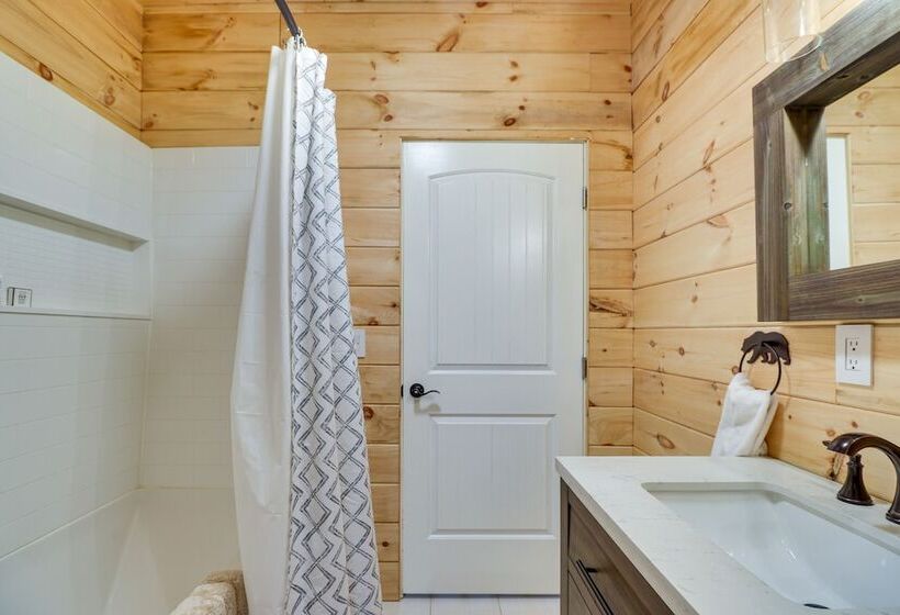 Secluded Cabin W/ Mtn Views ~ 33 Mi To Bigfork!