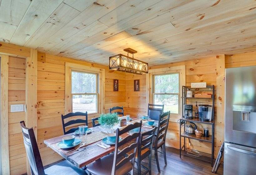 Secluded Cabin W/ Mtn Views ~ 33 Mi To Bigfork!
