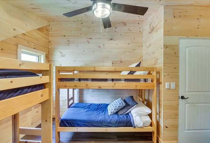 Secluded Cabin W/ Mtn Views ~ 33 Mi To Bigfork!