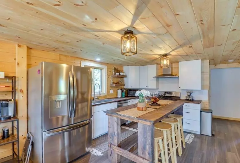 Secluded Cabin W/ Mtn Views ~ 33 Mi To Bigfork!