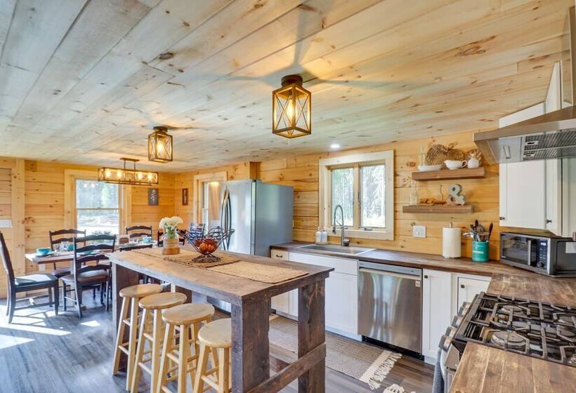 Secluded Cabin W/ Mtn Views ~ 33 Mi To Bigfork!