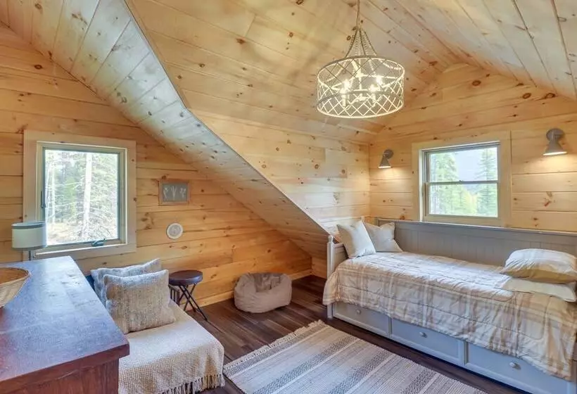 Secluded Cabin W/ Mtn Views ~ 33 Mi To Bigfork!