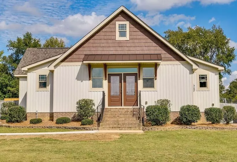 Waterfront Benson Retreat: Rescue Farm W/ A Lake!