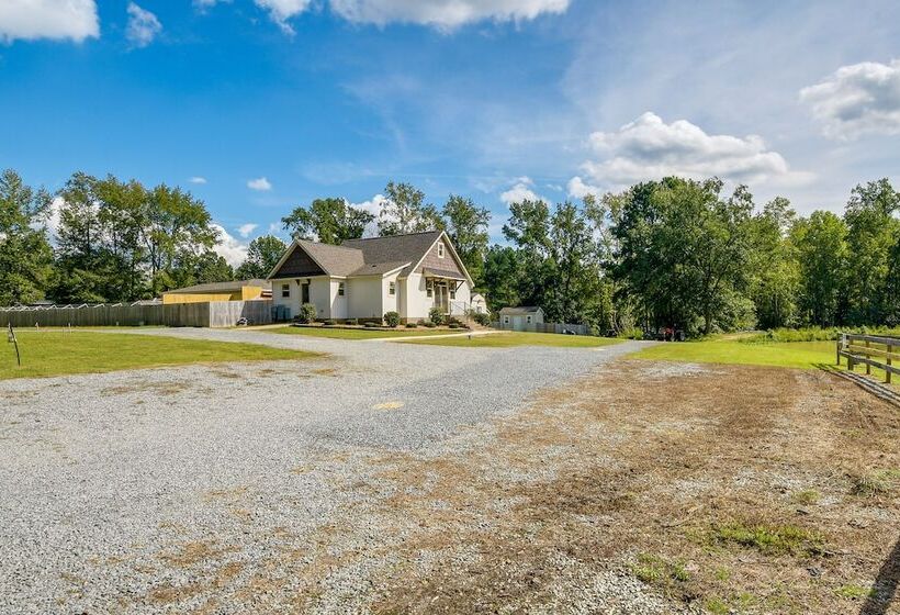 Waterfront Benson Retreat: Rescue Farm W/ A Lake!