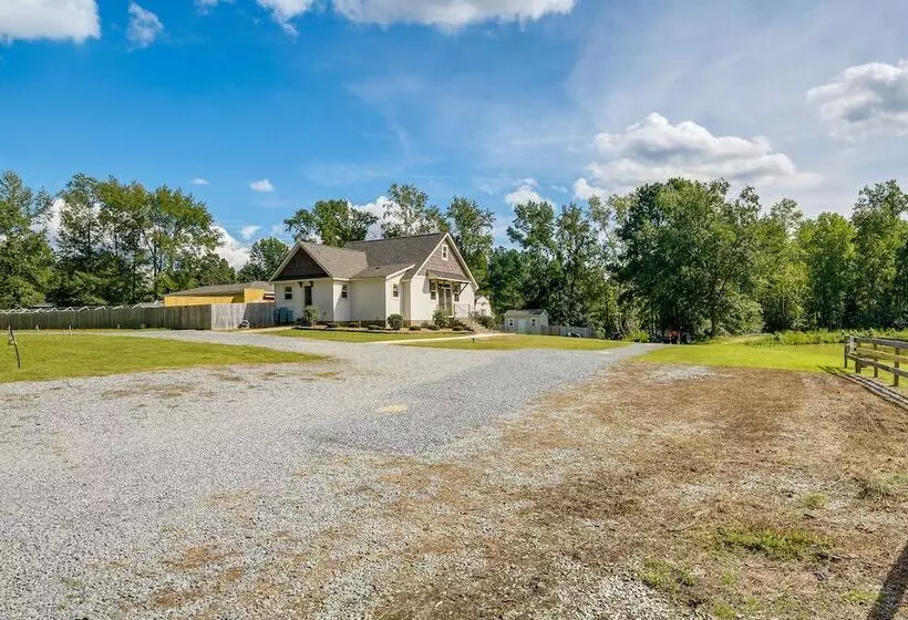 Waterfront Benson Retreat: Rescue Farm W/ A Lake!