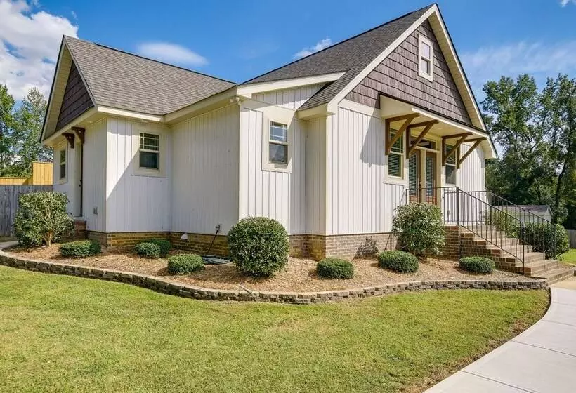 Waterfront Benson Retreat: Rescue Farm W/ A Lake!