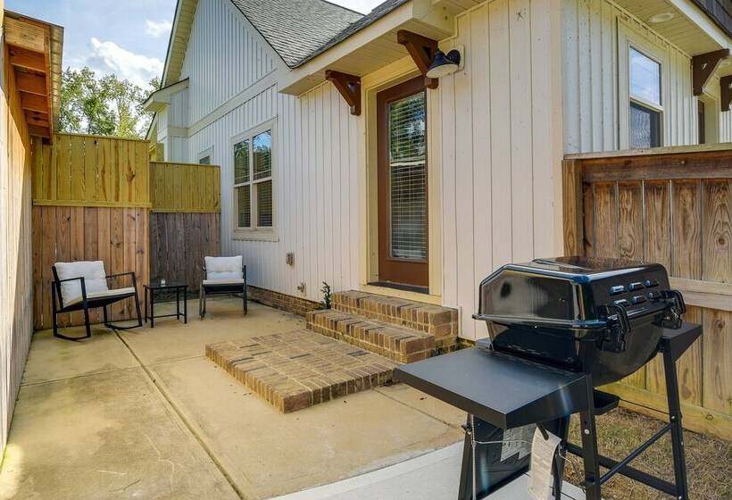 Waterfront Benson Retreat: Rescue Farm W/ A Lake!