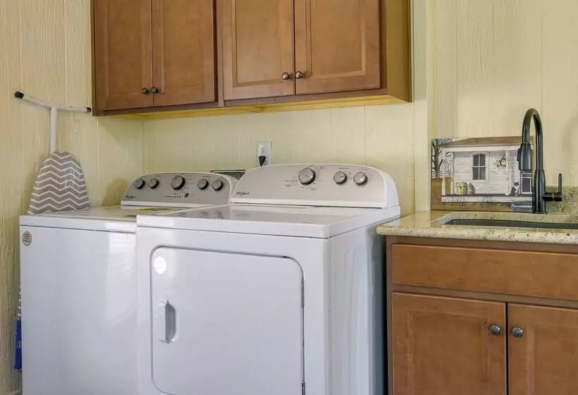 Waterfront Benson Retreat: Rescue Farm W/ A Lake!