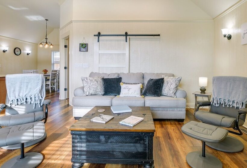 Waterfront Benson Retreat: Rescue Farm W/ A Lake!