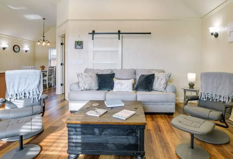 Waterfront Benson Retreat: Rescue Farm W/ A Lake!