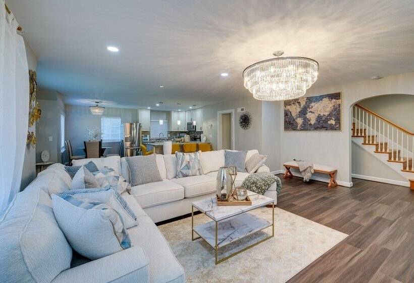 Silver Springs Home: Walk To Downtown!