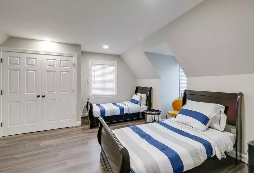 Silver Springs Home: Walk To Downtown!