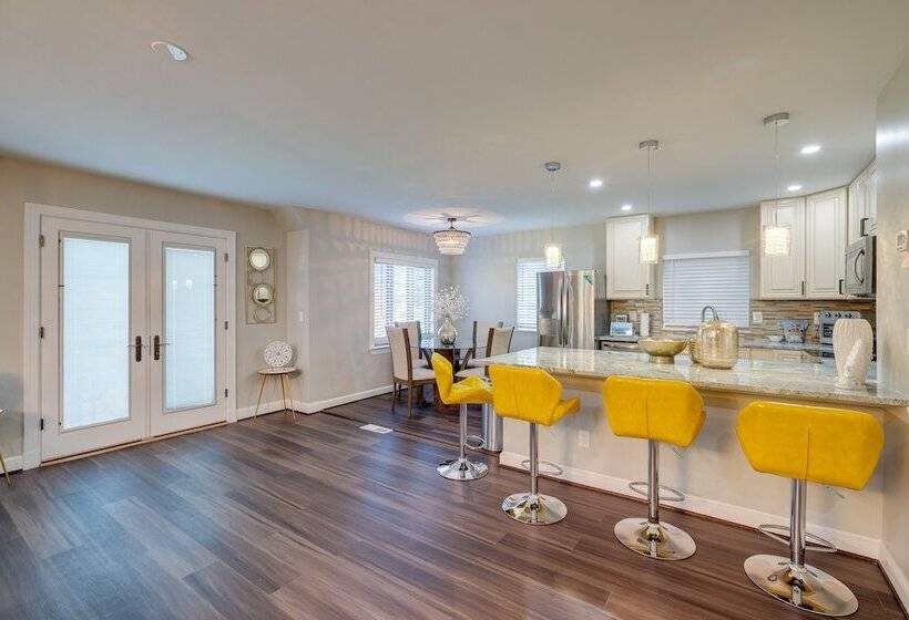 Silver Springs Home: Walk To Downtown!