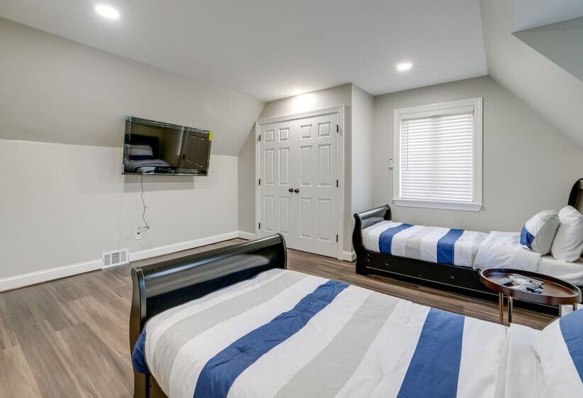 Silver Springs Home: Walk To Downtown!