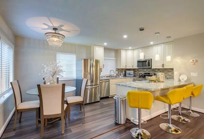 Silver Springs Home: Walk To Downtown!