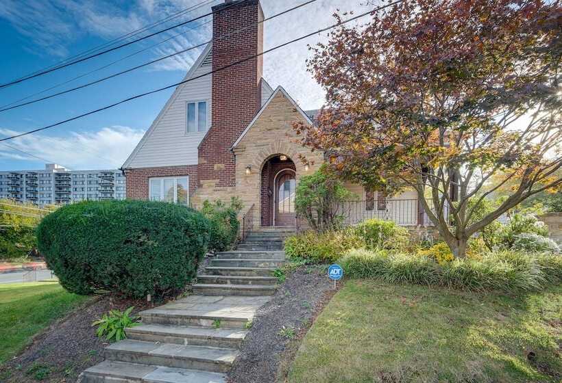 Silver Springs Home: Walk To Downtown!