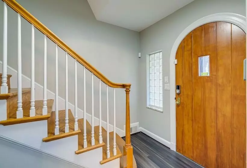 Silver Springs Home: Walk To Downtown!