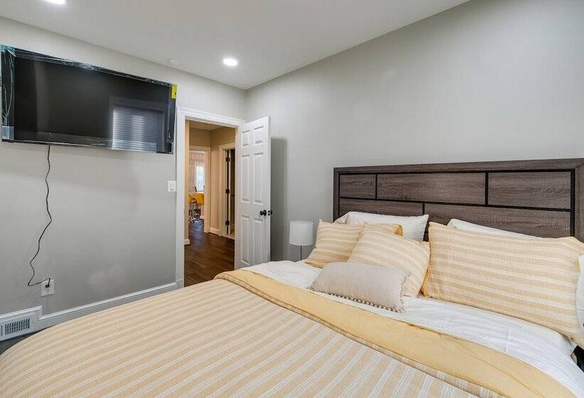 Silver Springs Home: Walk To Downtown!