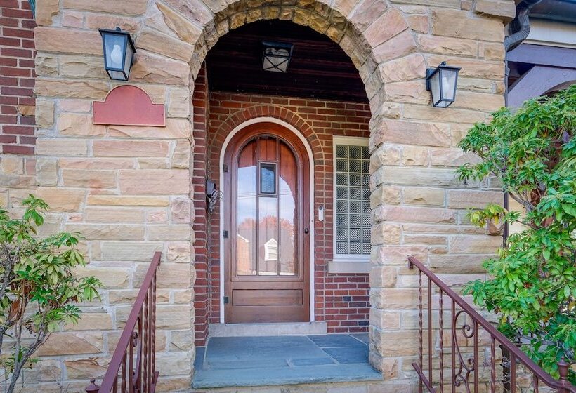 Silver Springs Home: Walk To Downtown!