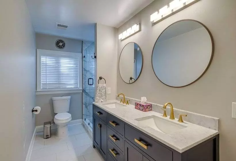 Silver Springs Home: Walk To Downtown!