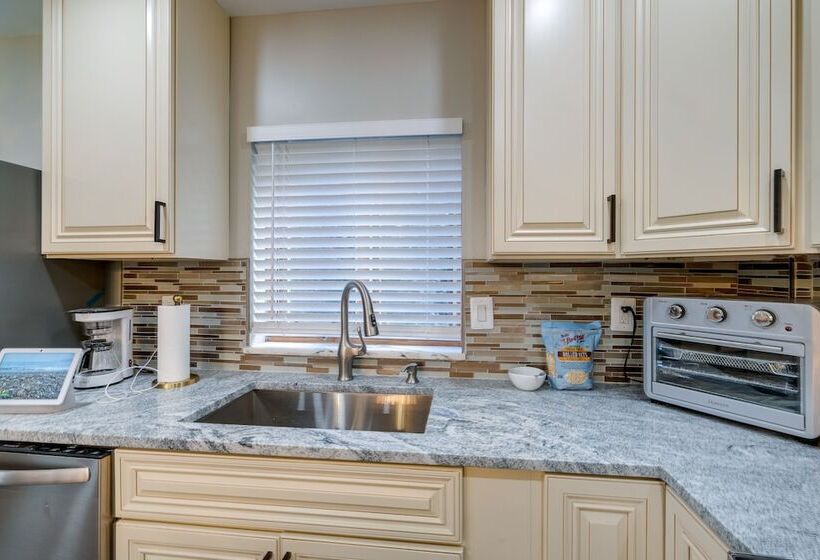 Silver Springs Home: Walk To Downtown!