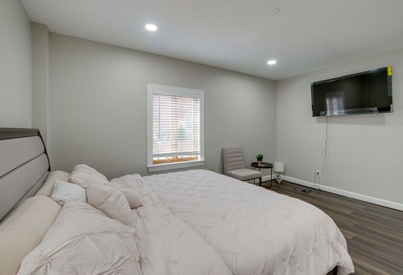 Silver Springs Home: Walk To Downtown!