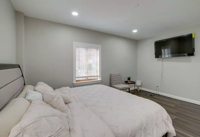 Silver Springs Home: Walk To Downtown!