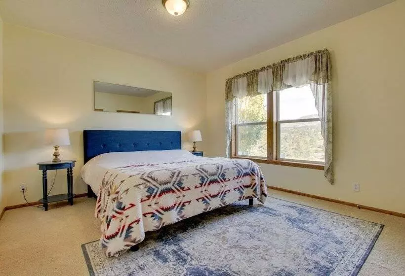 Spacious Canyon Ferry Lake House With Bar & Views!