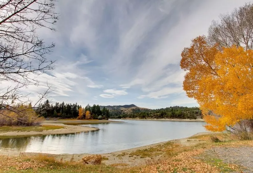 Spacious Canyon Ferry Lake House With Bar & Views!