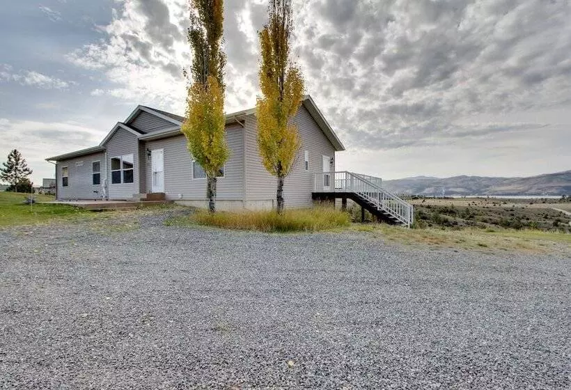 Spacious Canyon Ferry Lake House With Bar & Views!