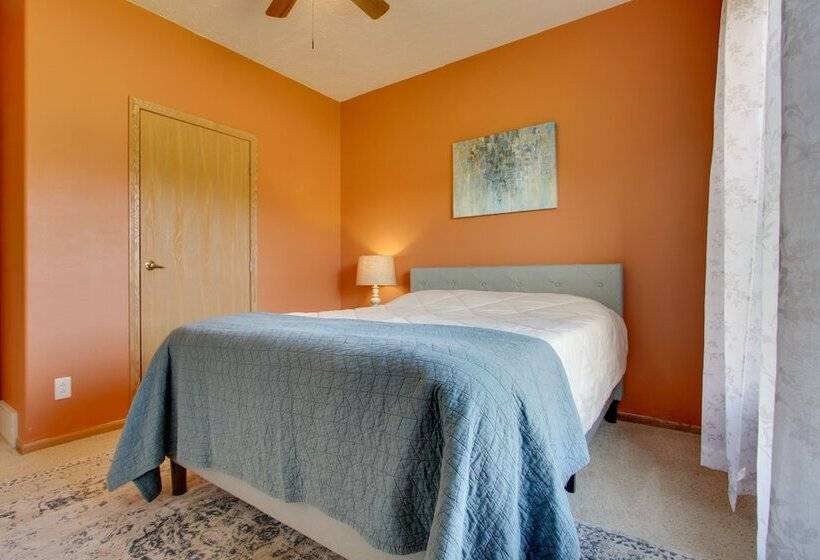 Spacious Canyon Ferry Lake House With Bar & Views!