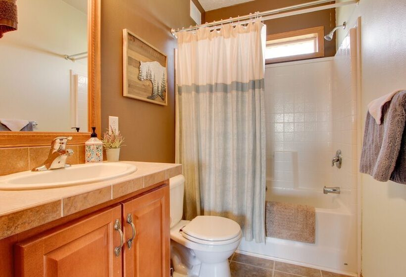 Spacious Canyon Ferry Lake House With Bar & Views!