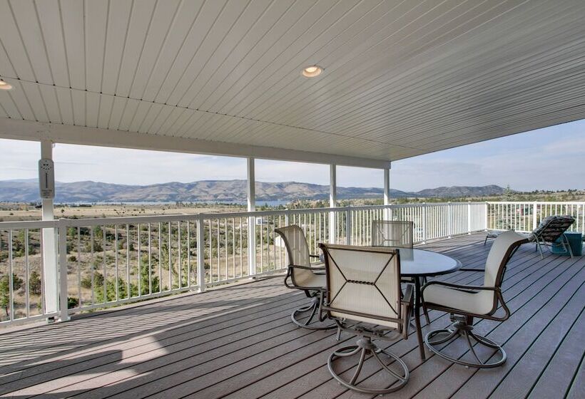 Spacious Canyon Ferry Lake House With Bar & Views!