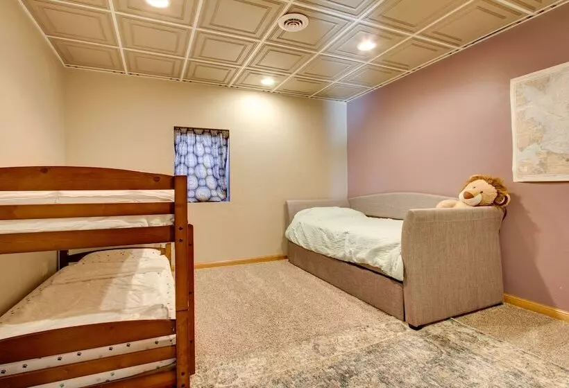 Spacious Canyon Ferry Lake House With Bar & Views!