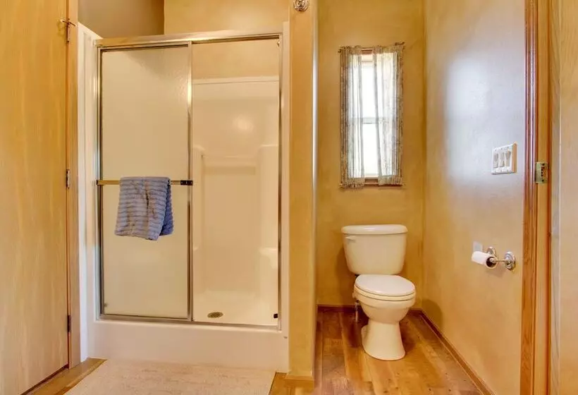 Spacious Canyon Ferry Lake House With Bar & Views!