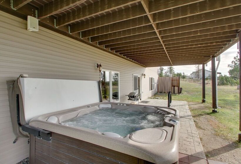 Spacious Canyon Ferry Lake House With Bar & Views!