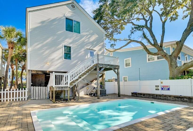 Walk To Ocean: Surfside Beach Gem W/ Private Pool