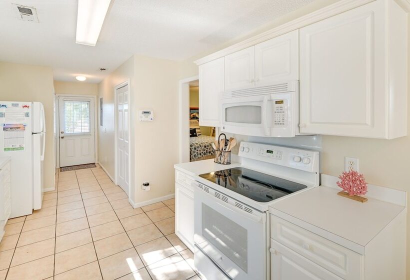 Walk To Ocean: Surfside Beach Gem W/ Private Pool