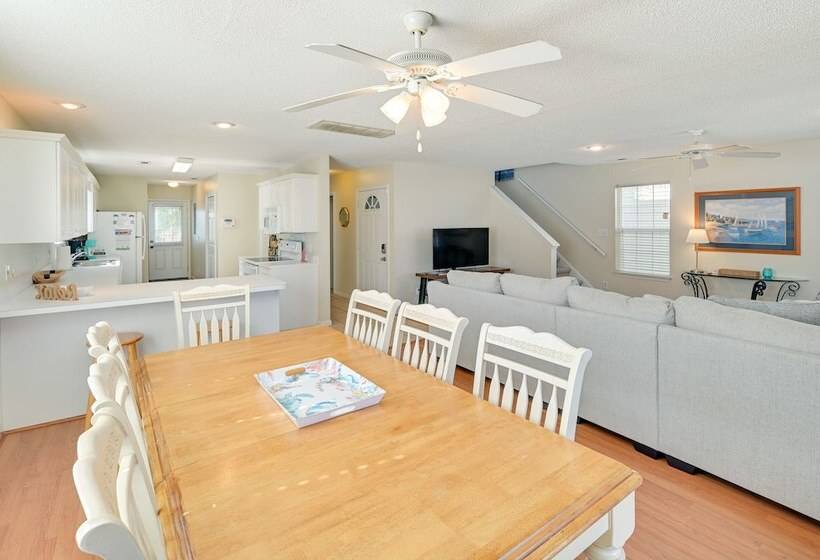 Walk To Ocean: Surfside Beach Gem W/ Private Pool