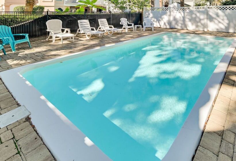 Walk To Ocean: Surfside Beach Gem W/ Private Pool