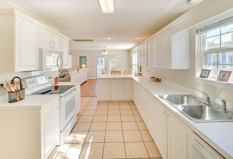 Walk To Ocean: Surfside Beach Gem W/ Private Pool