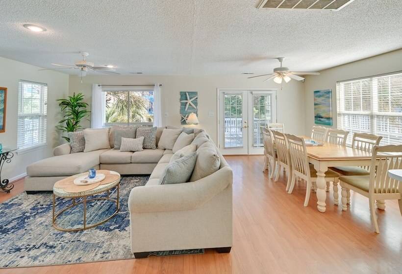 Walk To Ocean: Surfside Beach Gem W/ Private Pool