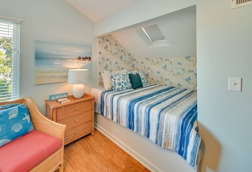 Walk To Ocean: Surfside Beach Gem W/ Private Pool