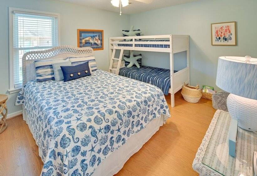 Walk To Ocean: Surfside Beach Gem W/ Private Pool