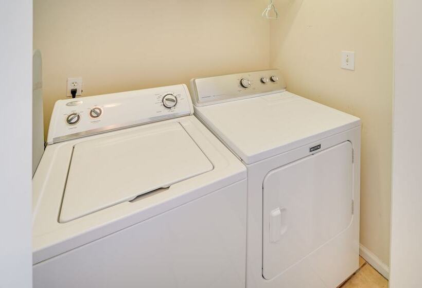 Walk To Ocean: Surfside Beach Gem W/ Private Pool